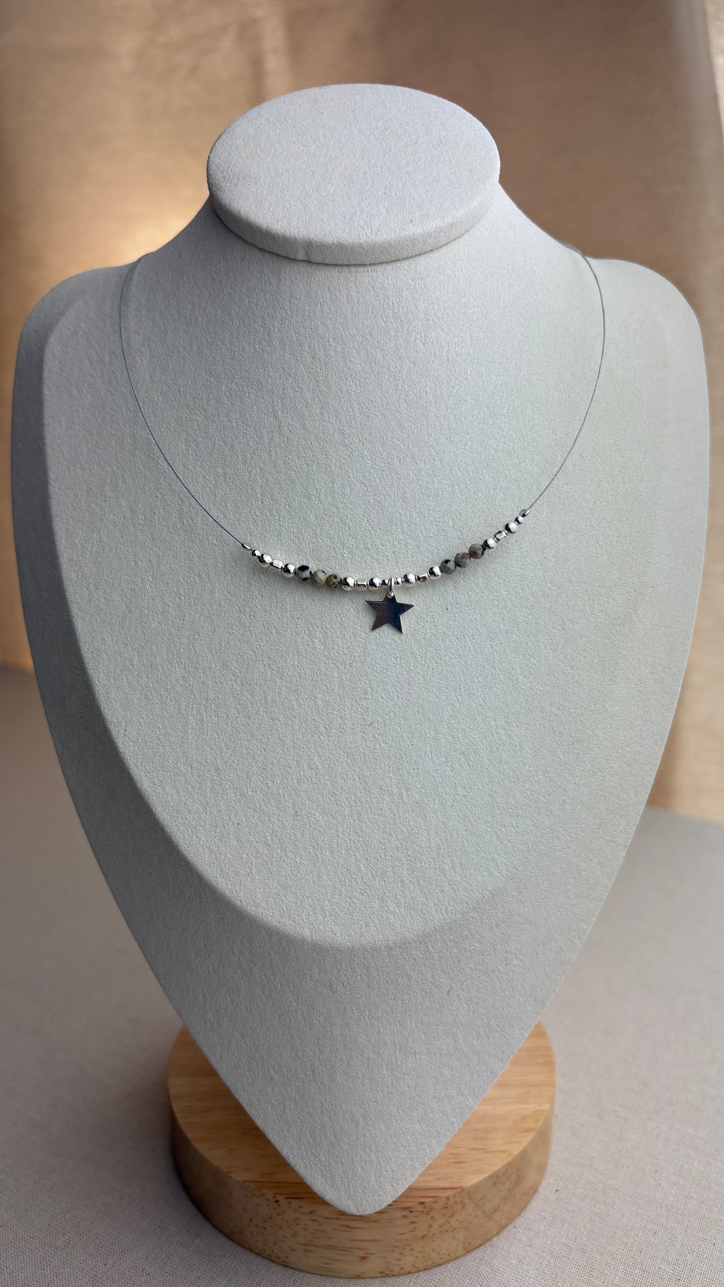 Collier ras de cou Étoile Jaspe Dalmatien