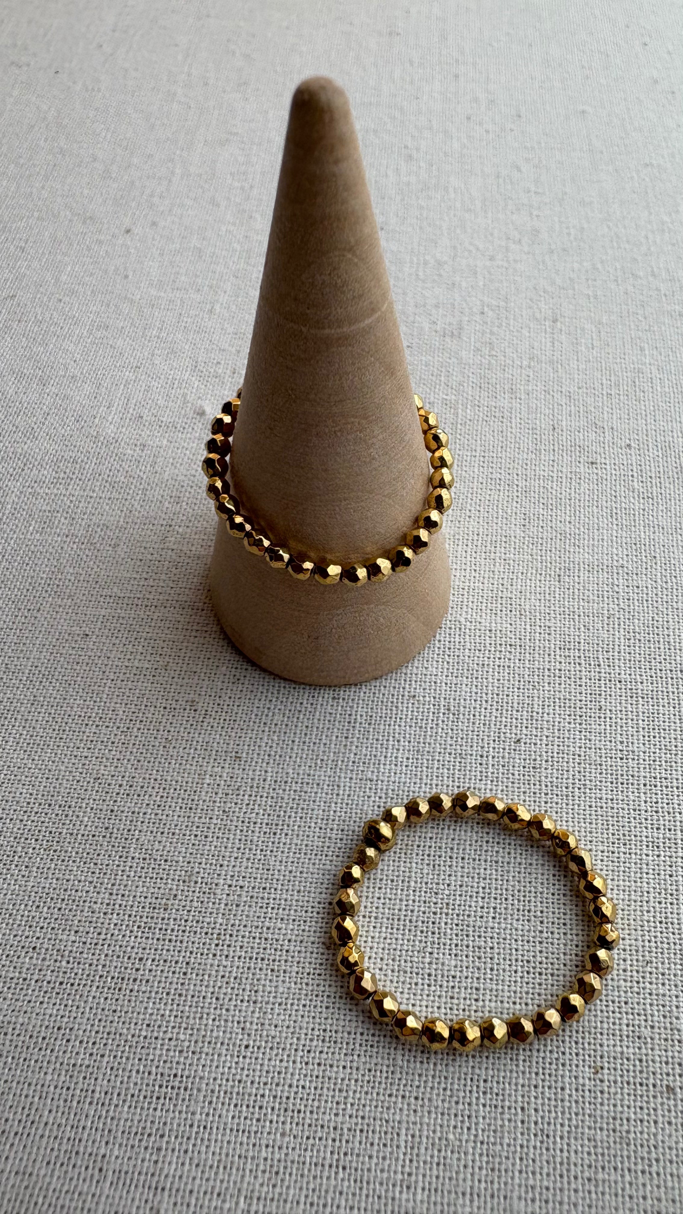 Bague fine Hématite dorée facette